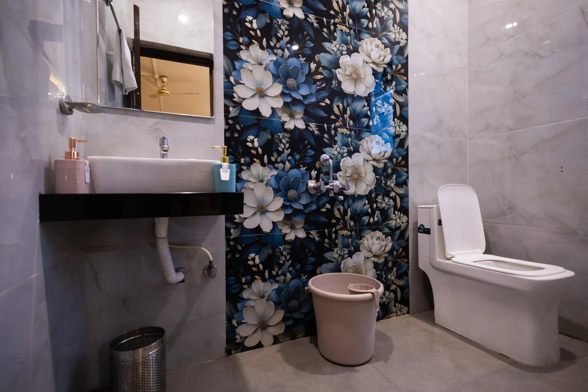 Clean and Premium Modern Washroom Interior Hotel DVilla